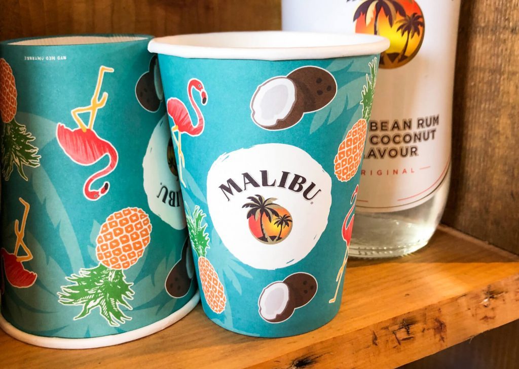 malibudrinkspapercupwithprint1024x7291 | Limepack Diversi modi di usare i bicchieri di carta | Limepack malibu drinks paper cup with print 1024x729 1